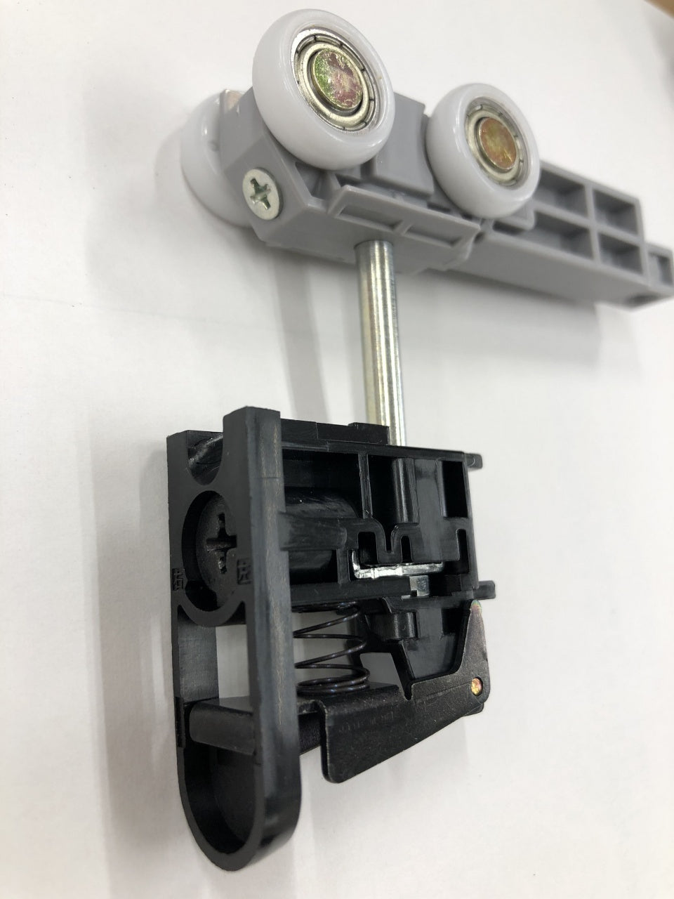 ２枚連動シンクロ引戸　吊車　ドレタス